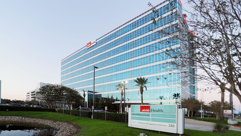 Facade of Clear Lake Campus Hospital 